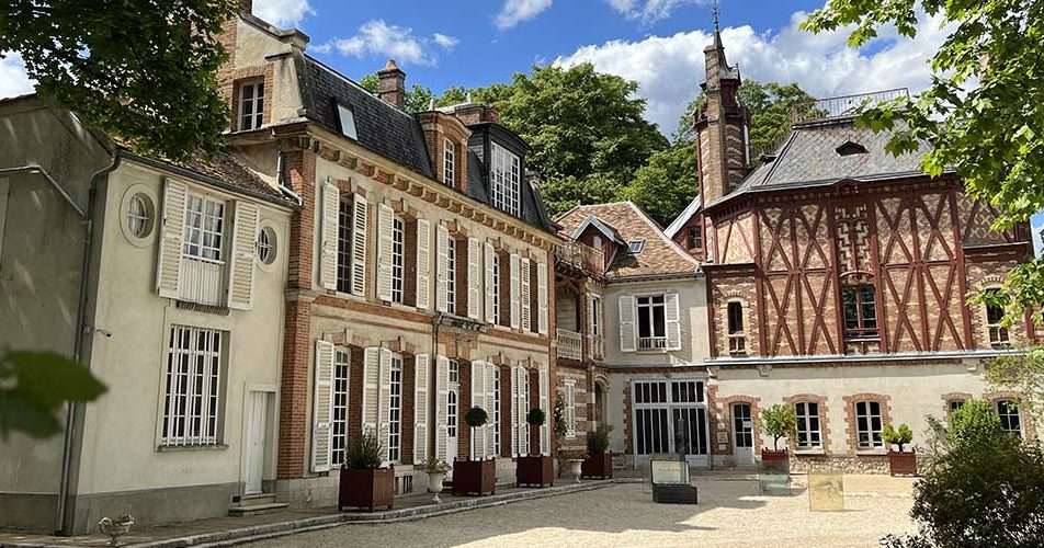 cropped parismomes chateau de rosa bonheur
